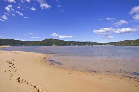 BookerBay Retreat! - Holiday Sunshine Coast 0