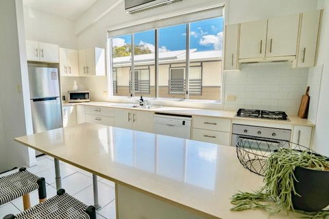 Hastings By The Sea - Sunshine Coast Tourism 8