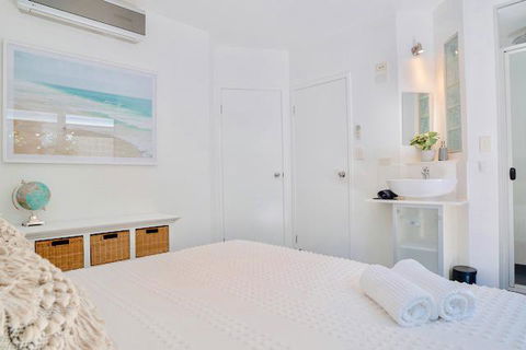 Hastings By The Sea - Sunshine Coast Tourism 3