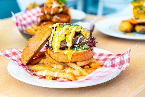 Horse And Jockey Hotel Homebush - Sunshine Coast Tourism 29