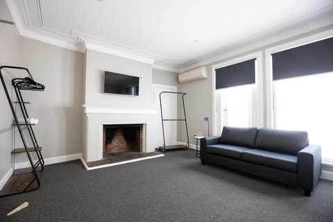 Horse And Jockey Hotel Homebush - Sunshine Coast Tourism 2