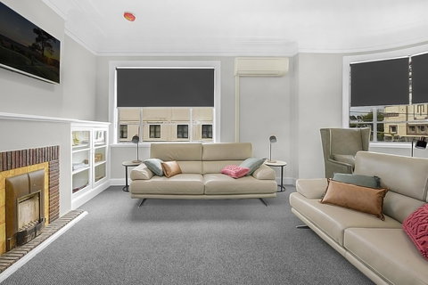 Horse And Jockey Hotel Homebush - Sunshine Coast Tourism 3