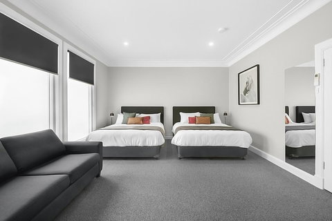 Horse And Jockey Hotel Homebush - Sunshine Coast Tourism 1