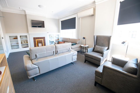 Horse And Jockey Hotel Homebush - Sunshine Coast Tourism 14