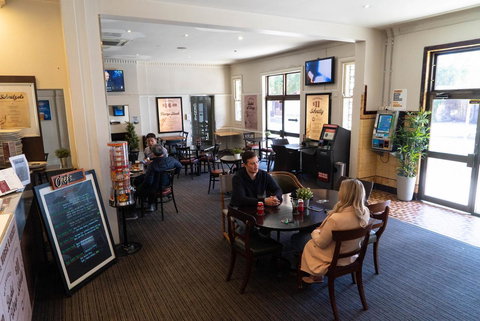 Horse And Jockey Hotel Homebush - Sunshine Coast Tourism 27