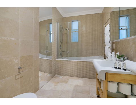 Huge Garden Apartment In The Heart Of Bondi Beach - Sunshine Coast Tourism 23
