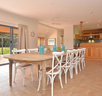 James Estate Guesthouse - Holiday Sunshine Coast