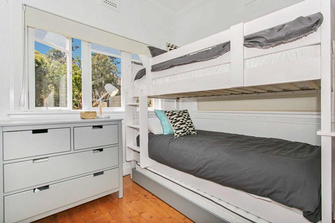 Seaspray - Manly Beach Apartment Close To The Sand - Holiday Sunshine Coast 10