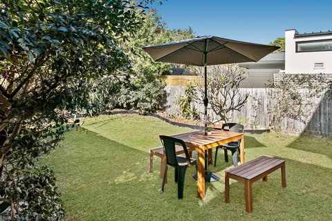 Seaspray - Manly Beach Apartment Close To The Sand - Holiday Sunshine Coast 3