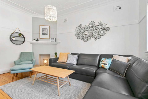 Seaspray - Manly Beach Apartment Close To The Sand - Holiday Sunshine Coast 0