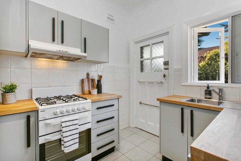 Seaspray - Manly Beach Apartment Close To The Sand - Holiday Sunshine Coast 4