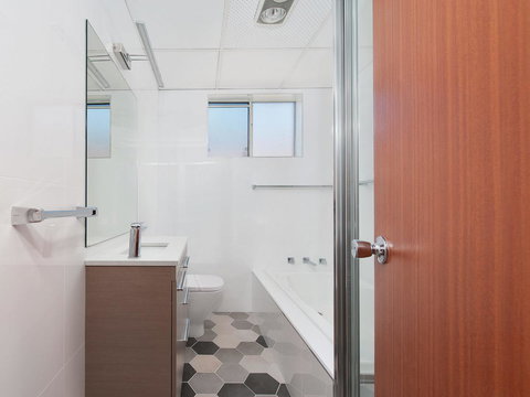 Victoria Parade, Kiah, Unit 10, 53 - Holiday Sunshine Coast 11