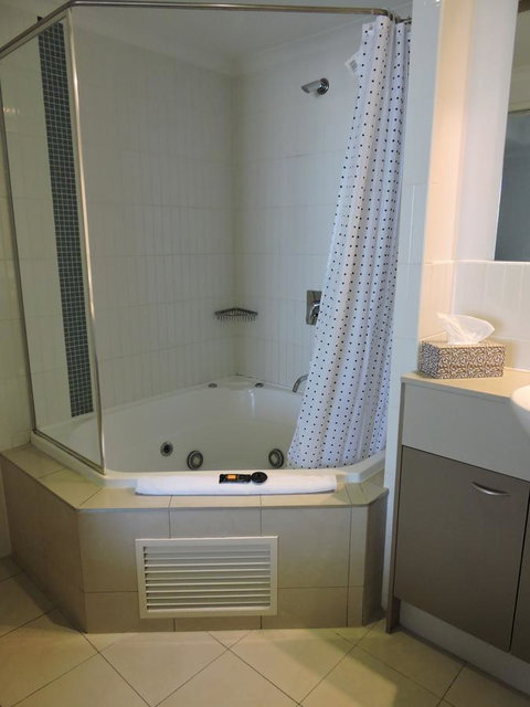 BASE Holidays - Ettalong Beach Premium Apartments - Holiday Sunshine Coast 16