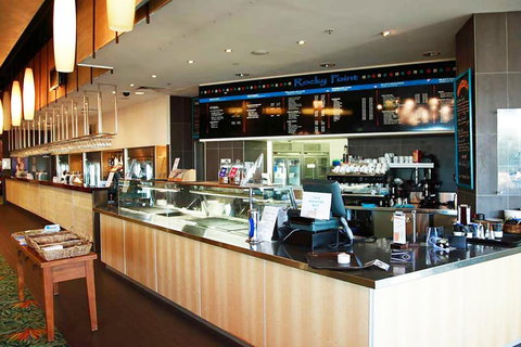 BASE Holidays - Ettalong Beach Premium Apartments - Holiday Sunshine Coast 2