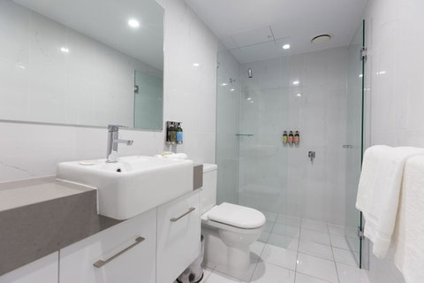 The Lucky Hotel - Sunshine Coast Tourism 5