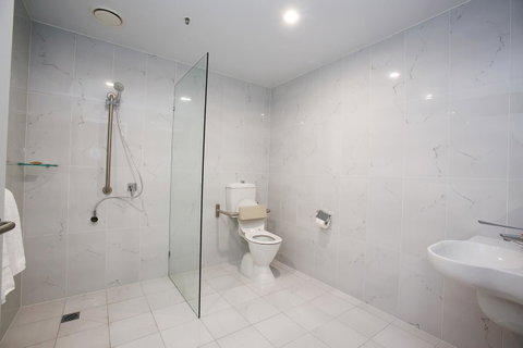 The Lucky Hotel - Sunshine Coast Tourism 36