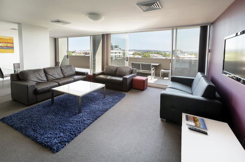 Honeysuckle Executive Apartments - Holiday Sunshine Coast 40