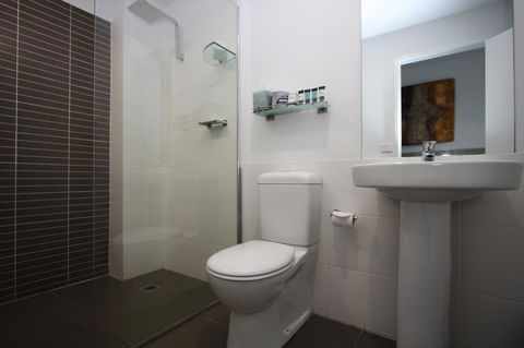 Honeysuckle Executive Apartments - Holiday Sunshine Coast 22