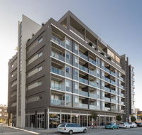 Honeysuckle Executive Apartments - Holiday Sunshine Coast