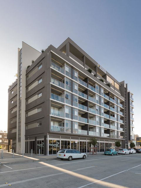 Honeysuckle Executive Apartments - Holiday Sunshine Coast 0