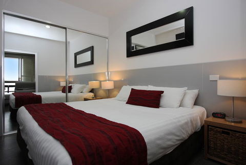 Honeysuckle Executive Apartments - Holiday Sunshine Coast 1