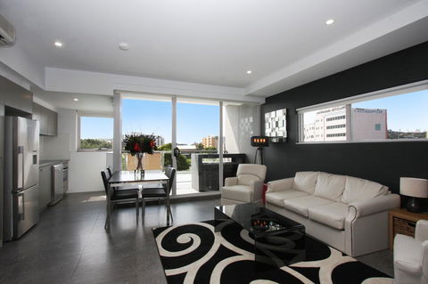 Honeysuckle Executive Apartments - Holiday Sunshine Coast 33