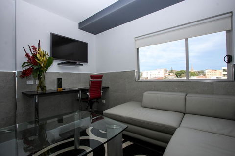 Honeysuckle Executive Apartments - Holiday Sunshine Coast 17