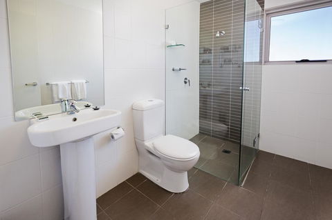 Honeysuckle Executive Apartments - Holiday Sunshine Coast 26