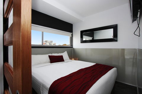 Honeysuckle Executive Apartments - Holiday Sunshine Coast 34