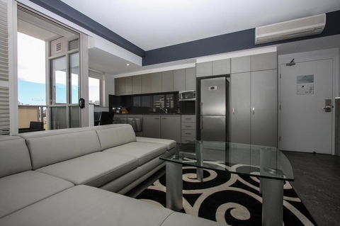 Honeysuckle Executive Apartments - Holiday Sunshine Coast 19