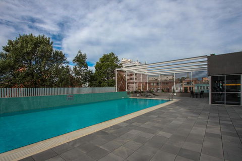 Honeysuckle Executive Apartments - Holiday Sunshine Coast 32