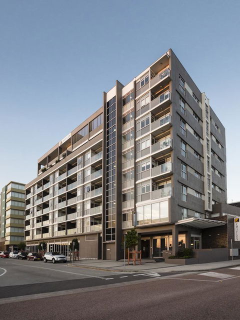 Honeysuckle Executive Apartments - Holiday Sunshine Coast 37