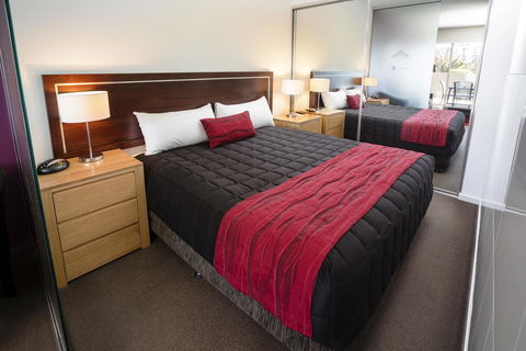 Honeysuckle Executive Apartments - Holiday Sunshine Coast 27