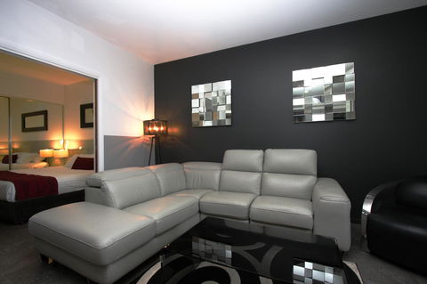 Honeysuckle Executive Apartments - Holiday Sunshine Coast 9