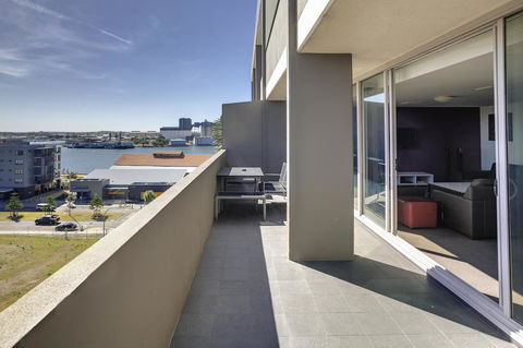 Honeysuckle Executive Apartments - Holiday Sunshine Coast 41