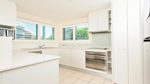 Pacific Blue, Salamander Bay - Sunshine Coast Tourism 12