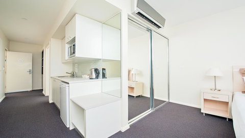 Pacific Blue, Salamander Bay - Sunshine Coast Tourism 3