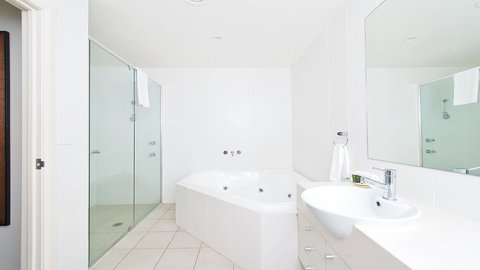 Pacific Blue, Salamander Bay - Sunshine Coast Tourism 16