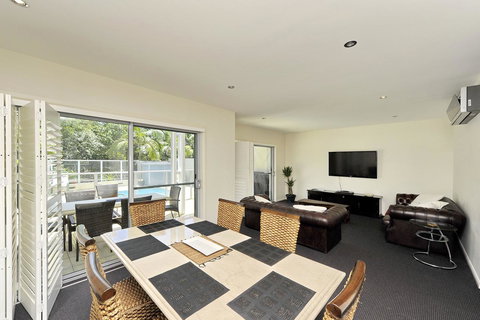 Pacific Blue, Salamander Bay - Sunshine Coast Tourism 44