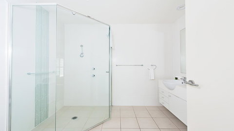 Pacific Blue, Salamander Bay - Sunshine Coast Tourism 17