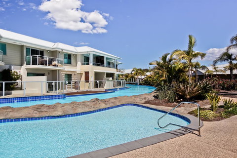 Pacific Blue, Salamander Bay - Sunshine Coast Tourism 0