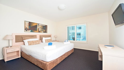 Pacific Blue, Salamander Bay - Sunshine Coast Tourism 9