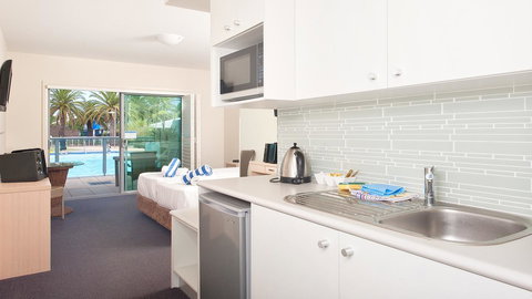 Pacific Blue, Salamander Bay - Sunshine Coast Tourism 40