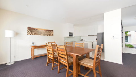 Pacific Blue, Salamander Bay - Sunshine Coast Tourism 24