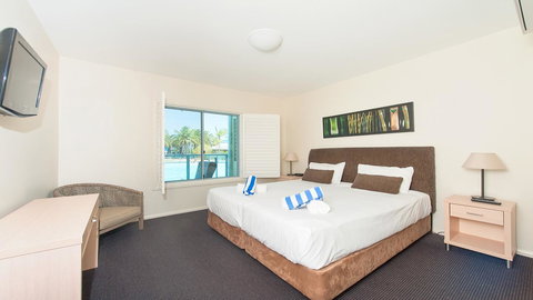 Pacific Blue, Salamander Bay - Sunshine Coast Tourism 32