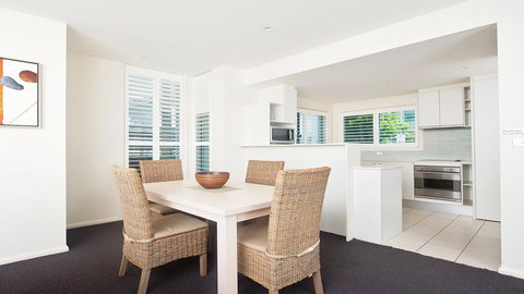 Pacific Blue, Salamander Bay - Sunshine Coast Tourism 13