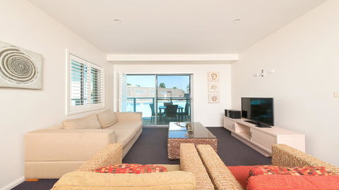 Pacific Blue, Salamander Bay - Sunshine Coast Tourism 34