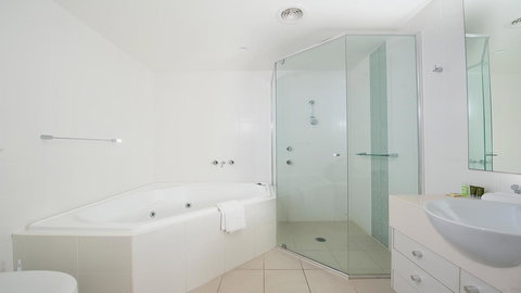 Pacific Blue, Salamander Bay - Sunshine Coast Tourism 8