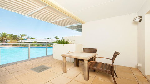 Pacific Blue, Salamander Bay - Sunshine Coast Tourism 38