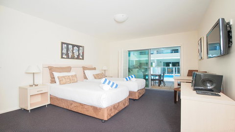 Pacific Blue, Salamander Bay - Sunshine Coast Tourism 7